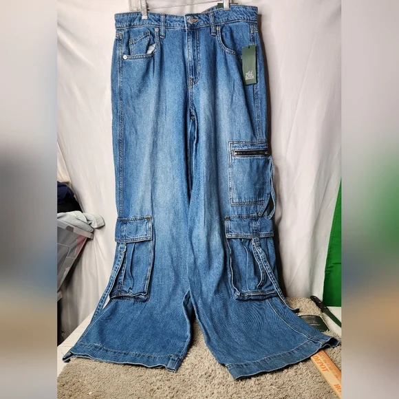 Wild Fable Women's Mid Rise Wide Leg Cargo Baggy Pants Medium Wash Size 2/31" - Picture 3 of 16